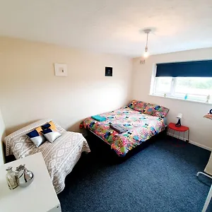 rayleigh-town-centre-3-bedroom-apartment.cambridgehotelsuk.com/