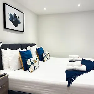 Modern Studio In Centre Apartment
