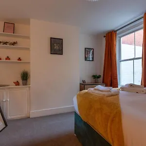 Stylish Centre House Holiday home